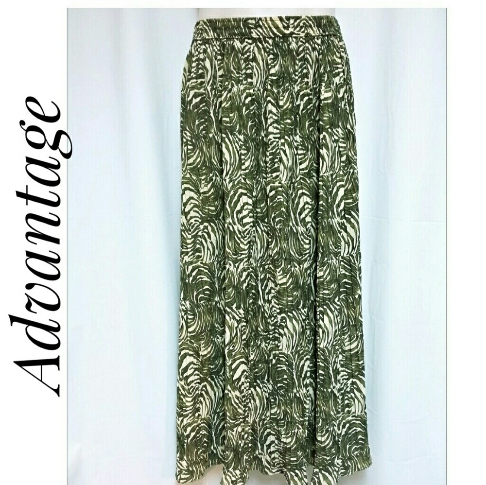SALE*NWOT's Long Broomstick Skirt Green Cream